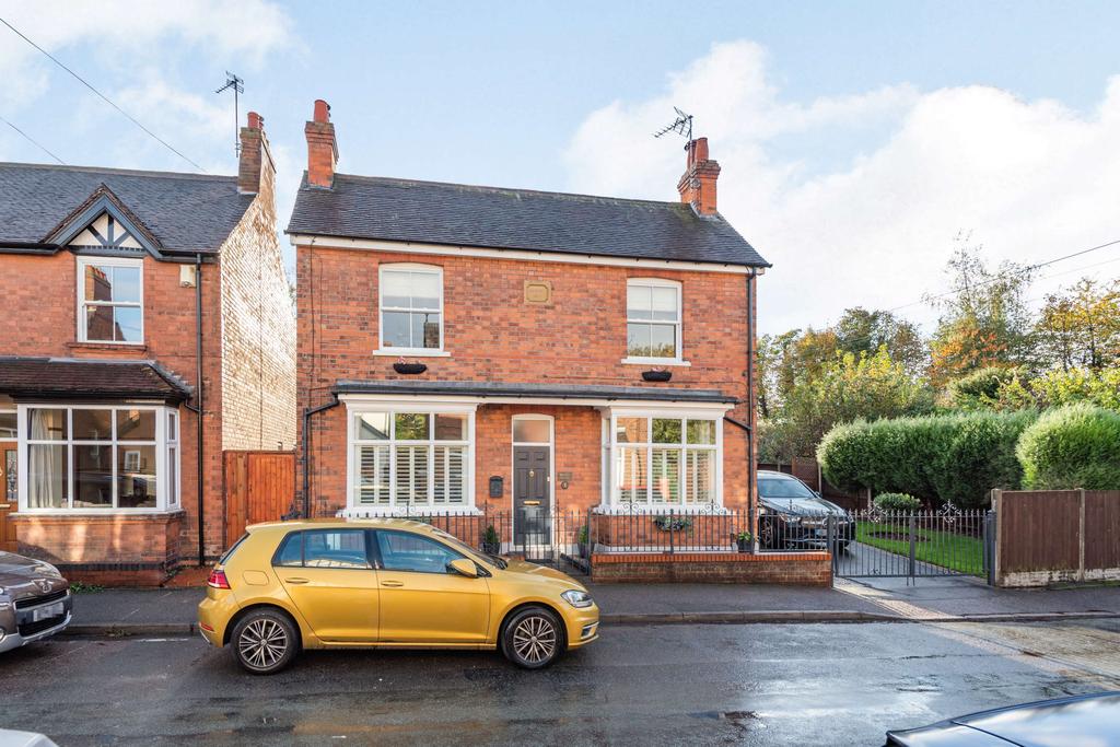 Ivanhoe Road, Lichfield, WS14 9AY 4 bed detached house £585,000