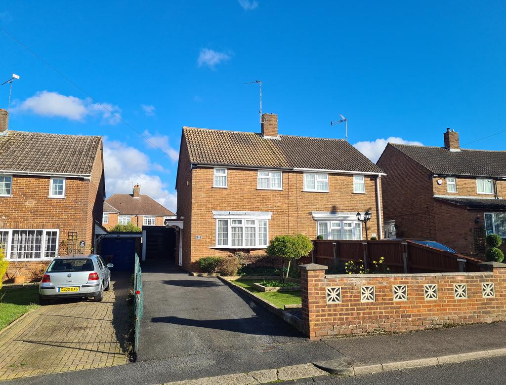 Kingsbury Gardens, Dunstable LU5 2 bed semidetached house £995 pcm