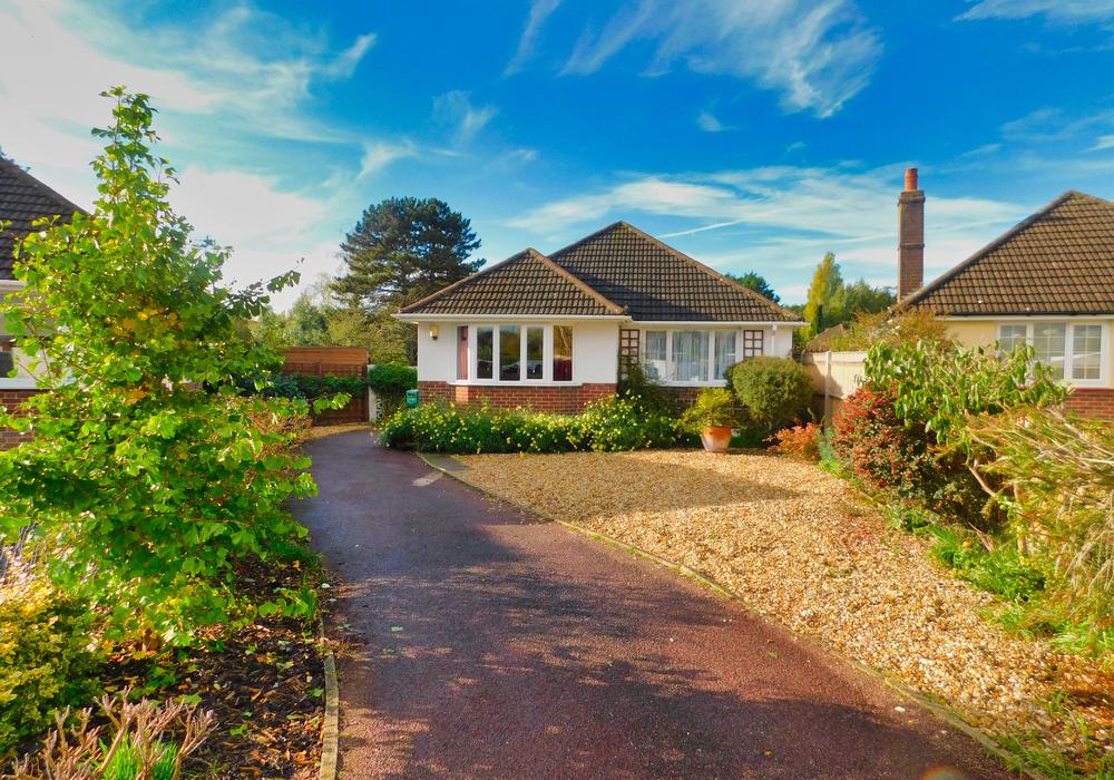 Milverton Close, Totton SO40 2 bed detached bungalow £400,000