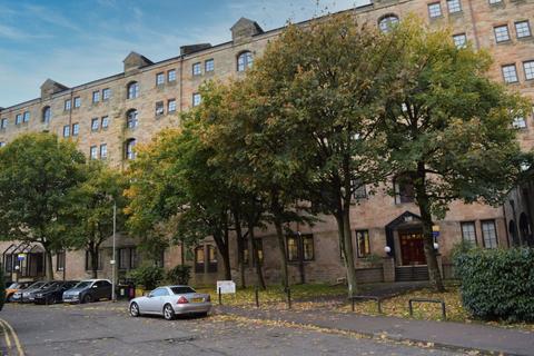 2 bedroom flat to rent, Bell Street, Flat 1F/8, Merchant city, Glasgow, G4 0TQ