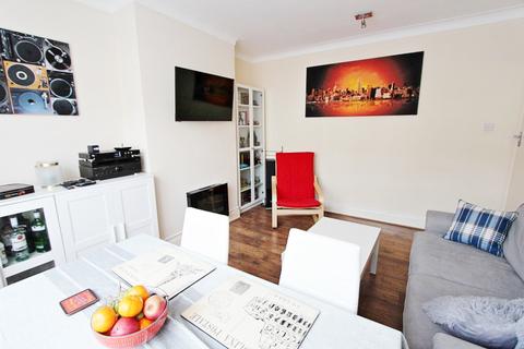 24 Farningham Road, London, N17 0PP