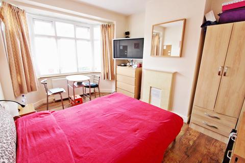 24 Farningham Road, London, N17 0PP