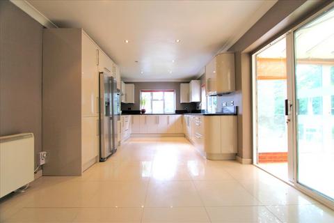 4 bedroom house to rent, Chase Side, Southgate, London, N14