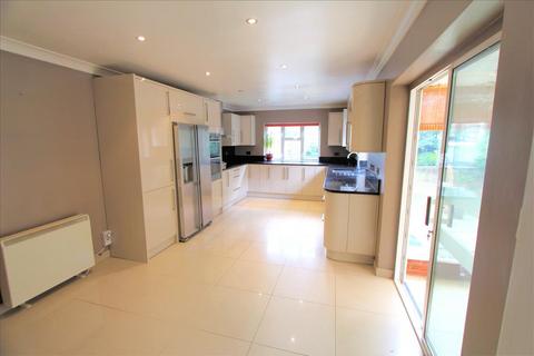 4 bedroom house to rent, Chase Side, Southgate, London, N14