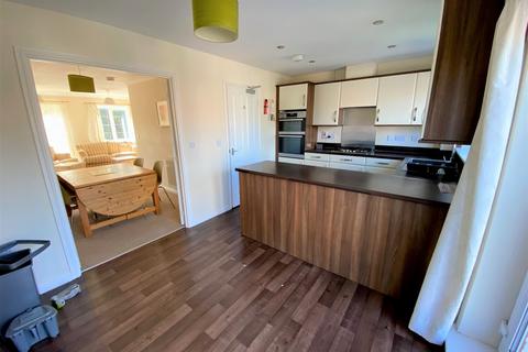 4 bedroom mews to rent - Galingale View, Newcastle-under-Lyme, ST5