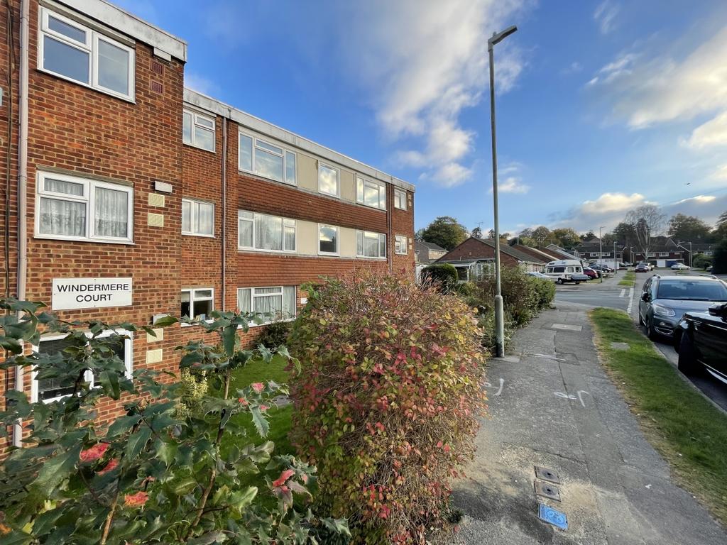 Quantock Drive Ashford TN24 2 bed apartment £850 pcm (£196 pw)