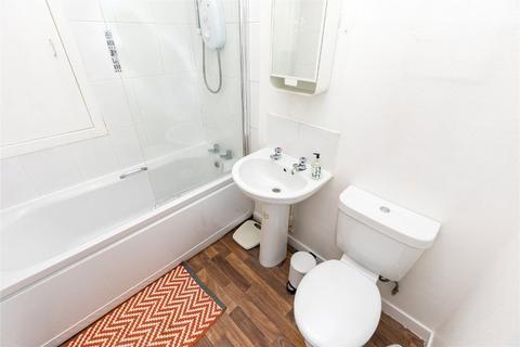 2 bedroom flat to rent, Skene Square, City Centre, Aberdeen, AB25