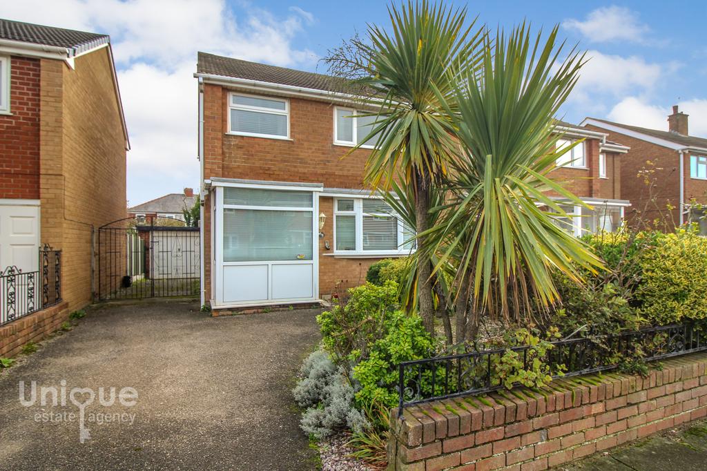 Hillcrest Road, Blackpool, FY4 3 bed semidetached house £149,950
