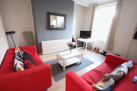 3 bedroom terraced house to rent, Beechwood Avenue, Burley, Leeds, West Yorkshire