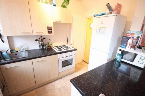3 bedroom terraced house to rent, Beechwood Avenue, Burley, Leeds, West Yorkshire