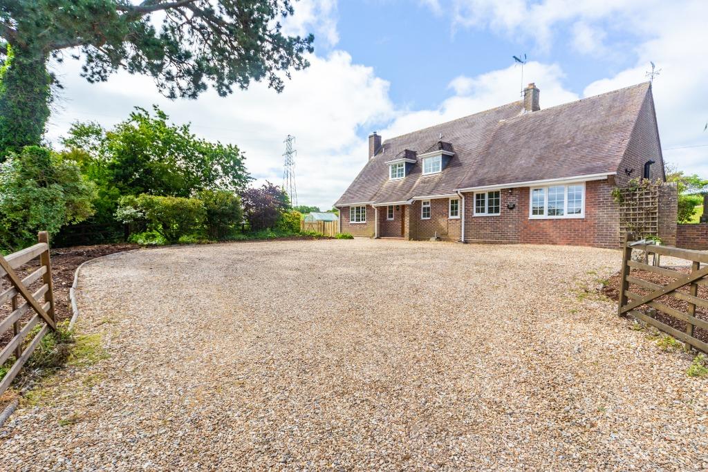 Westover Farm, Goodworth Clatford, SP11 4 bed detached house £2,500
