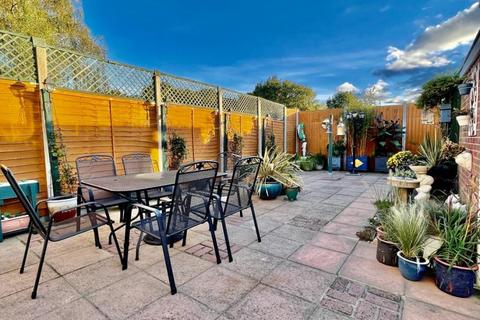 4 Frobisher Close, Ringwood, BH24 1UH