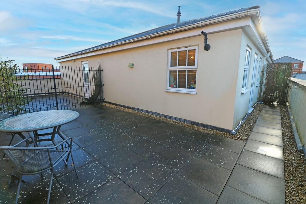 Heath Green House, Main Street, Dickens Heath 2 bed apartment for sale
