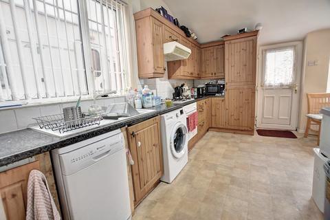 3 bedroom semi-detached house for sale - Mere Knolls Road, Fulwell