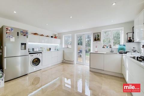 4 bedroom semi-detached house for sale, Holders Hill Road, London