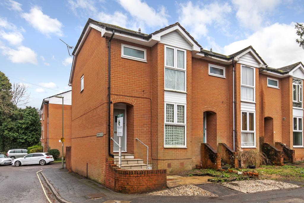 Fairfield Road, Winchester, SO22 3 bed semidetached house £1,350 pcm