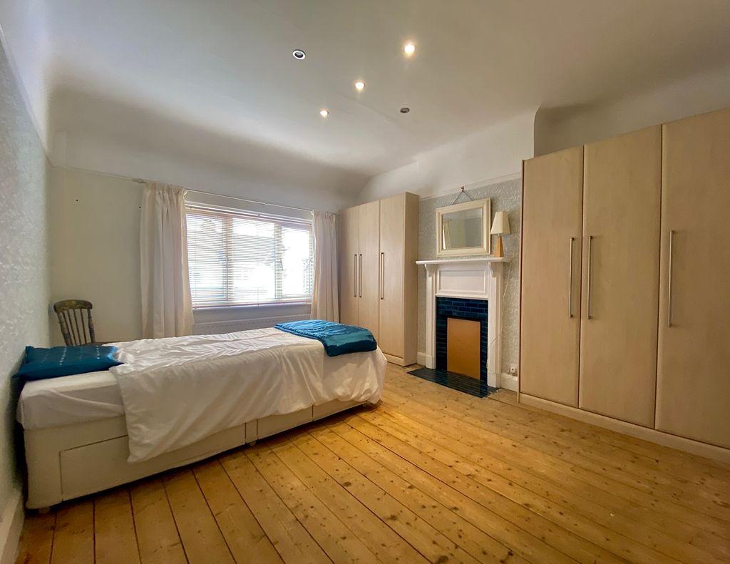 Bedroom 2 (Double)