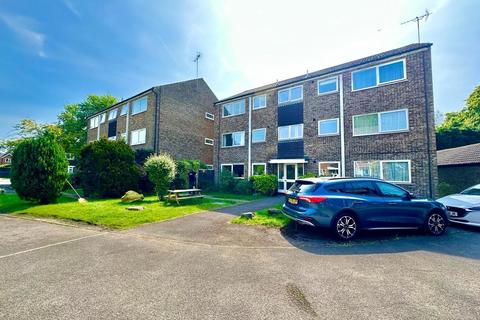 2 bedroom flat to rent, Henley Drive, Surrey GU16