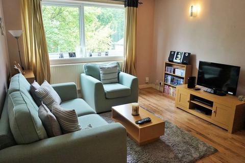 2 bedroom flat to rent, Henley Drive, Surrey GU16