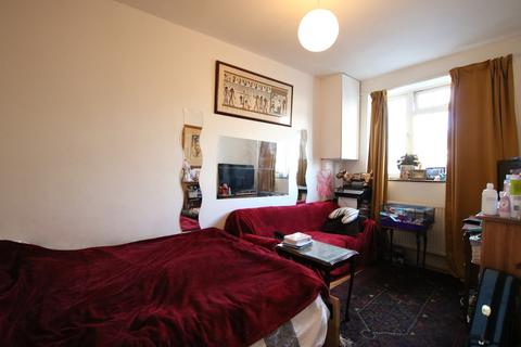 1 bedroom terraced house to rent, Grand Parade, Forty Ave, Wembley, London, HA9