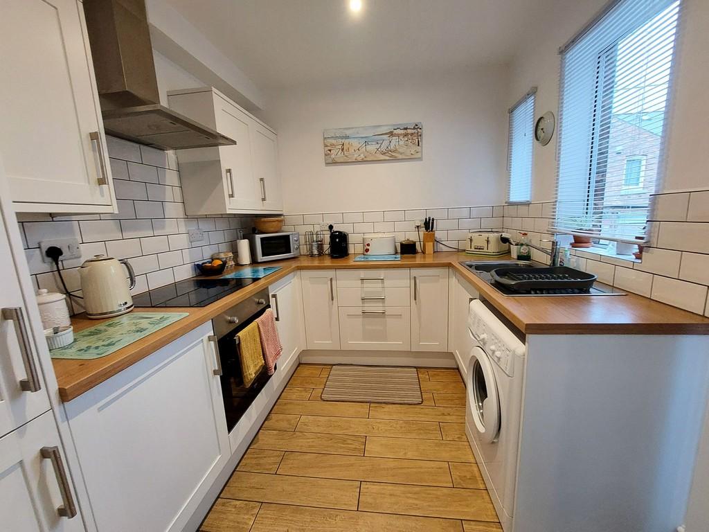 Beechville Avenue, Scarborough 2 bed terraced house £695 pcm (£160 pw)