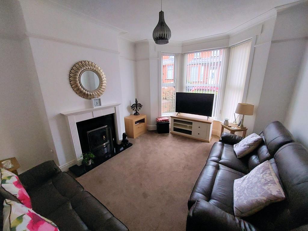Beechville Avenue, Scarborough 2 bed terraced house £695 pcm (£160 pw)