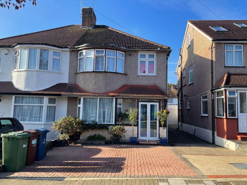 The Chase, Edgware 3 bed semidetached house £575,000