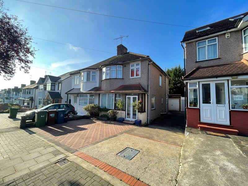 The Chase, Edgware 3 bed semidetached house £575,000