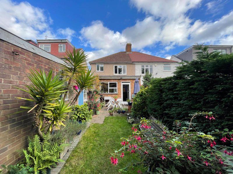 The Chase, Edgware 3 bed semidetached house £575,000