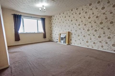 2 bedroom flat for sale - Warren Close, Tipton
