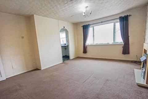 2 bedroom flat for sale - Warren Close, Tipton