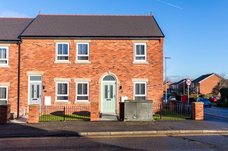 Preston Road, Standish, WN6 0NP 2 bed apartment £675 pcm (£156 pw)