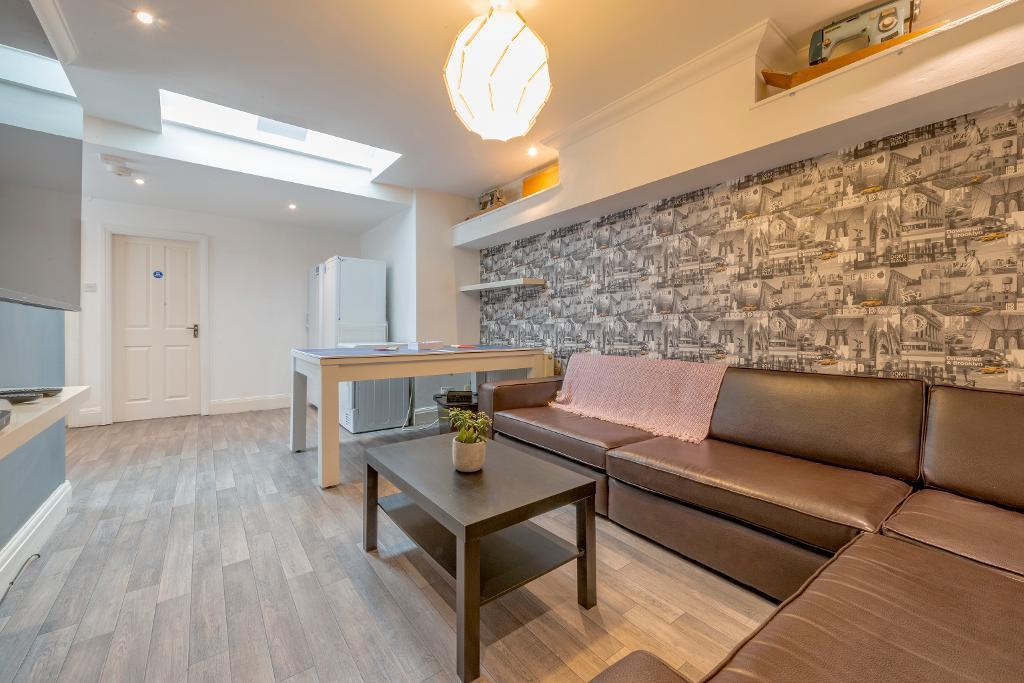 Talbot Road, Fallowfield, Manchester, M14 6TB 6 bed semidetached house