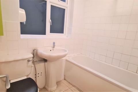 2 bedroom flat to rent, Alston Road, Barnet EN5