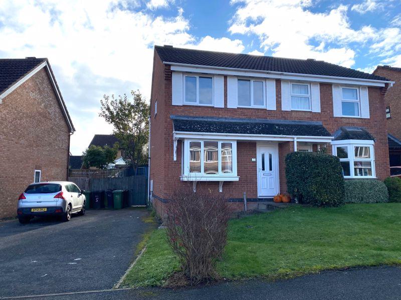 Dorchester Way, Hereford 3 bed semidetached house £850 pcm (£196 pw)