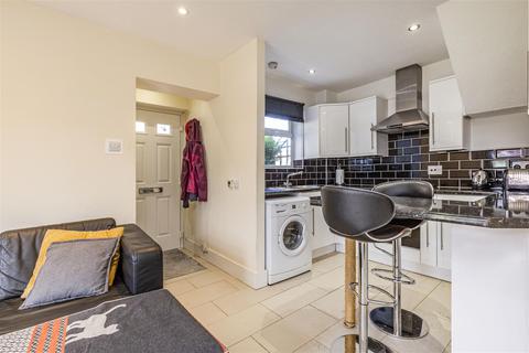 5 Cornhill Close, Addlestone, KT15 2DJ