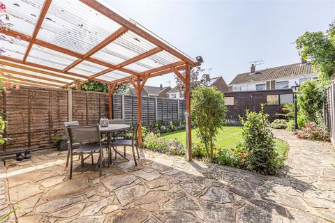 5 Cornhill Close, Addlestone, KT15 2DJ