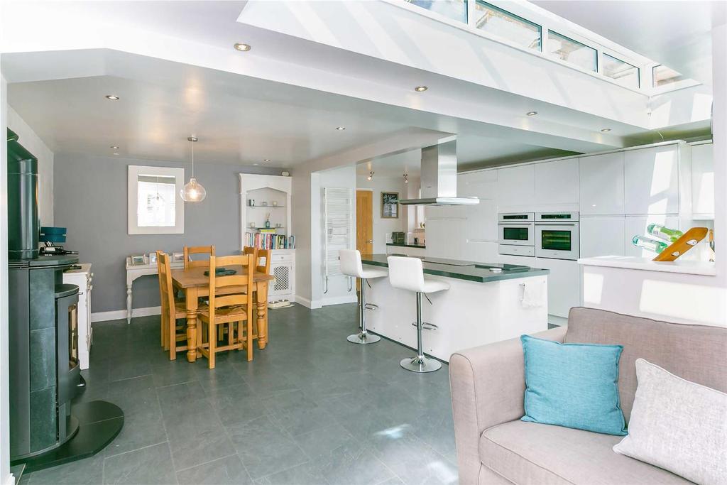 Huntsmans Lane, Stamford Bridge 4 bed detached house £435,000