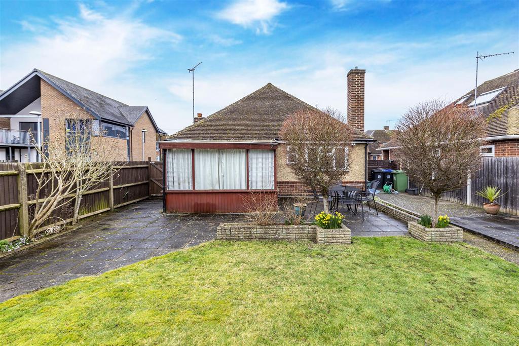 Rectory Lane, Byfleet, West Byfleet 3 bed detached bungalow £475,000