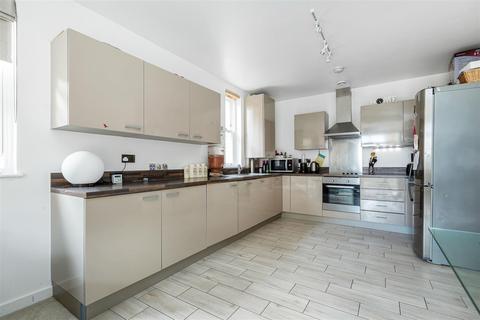 3 bedroom flat for sale - Ambrose House, Chambers Park Hill, Wimbledon