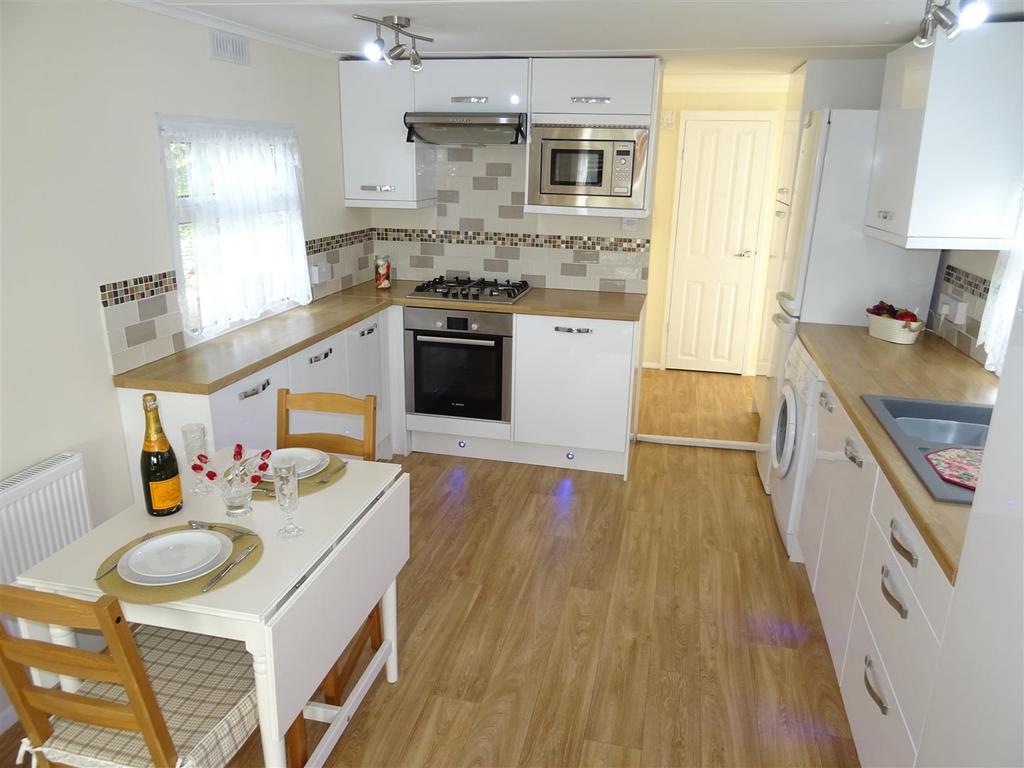 Rose Park, Addlestone 1 bed park home £90,000
