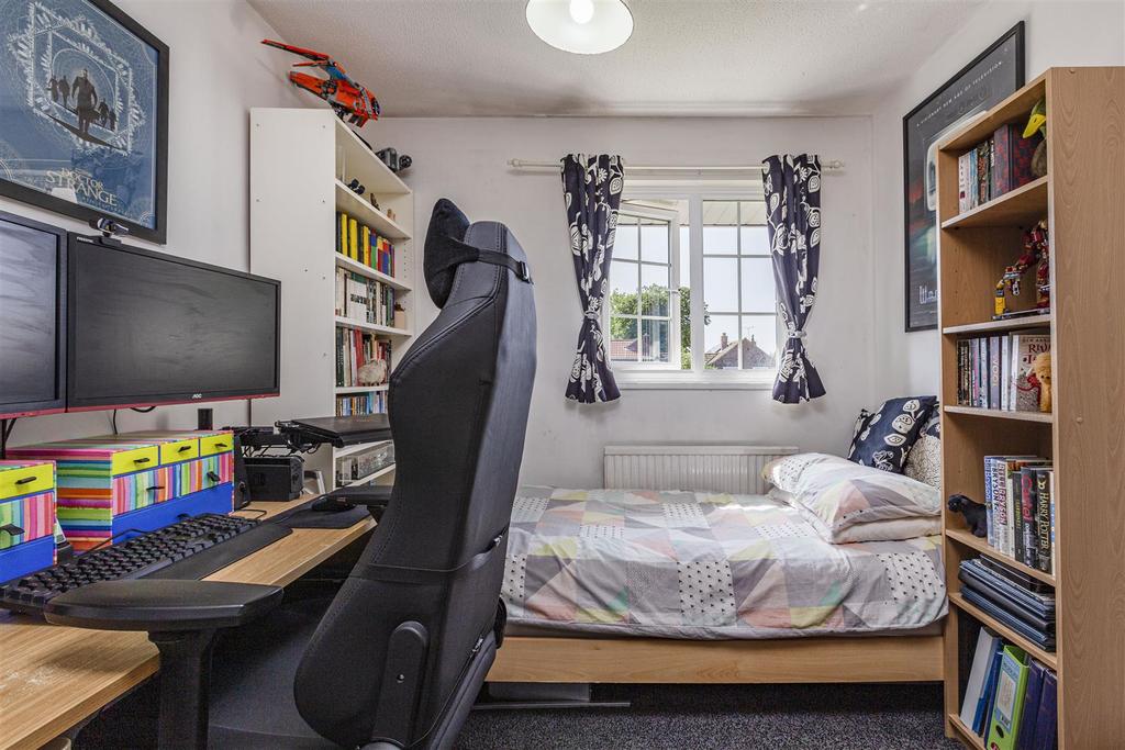 25 Amis Avenue, New Haw, KT15 3 ET - 10.jpg
