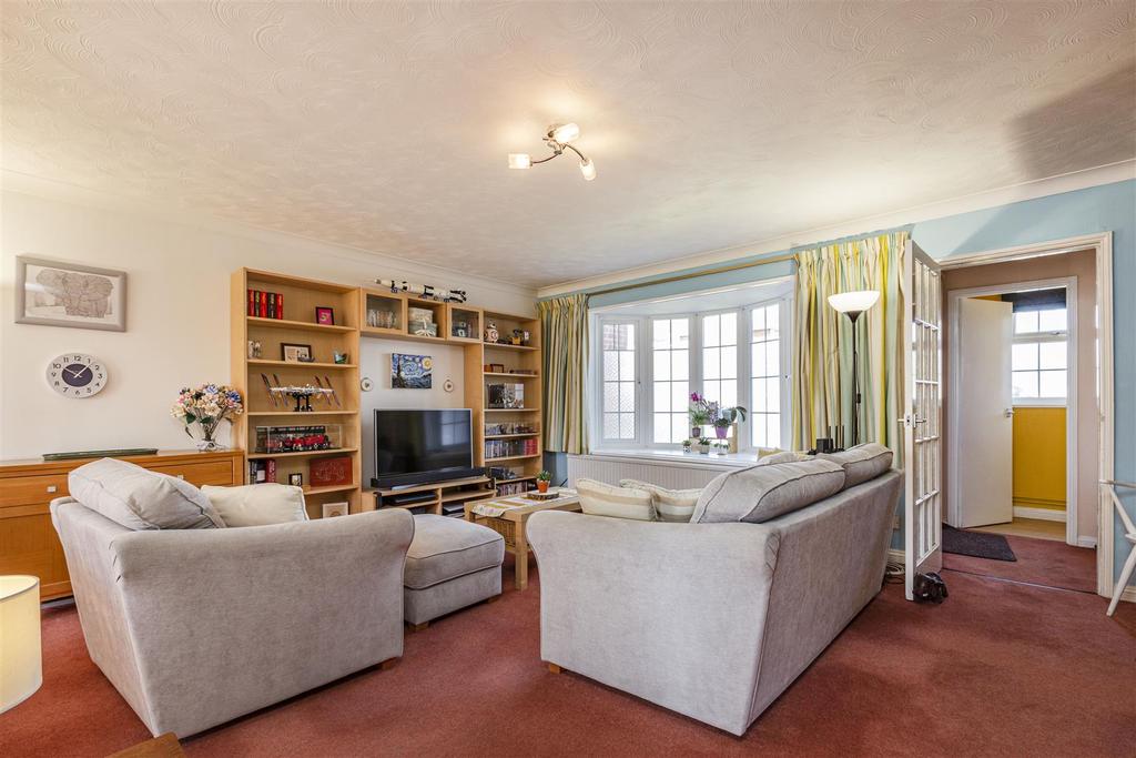 25 Amis Avenue, New Haw, KT15 3 ET - 1.jpg