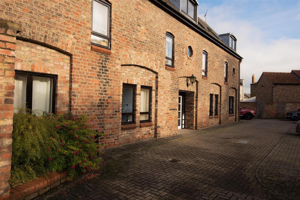 Dalton Terrace, York 2 bed flat £925 pcm (£213 pw)