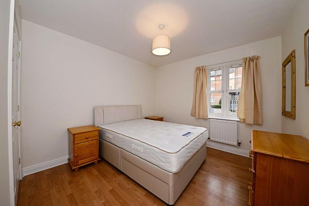 Shillingford Close, Mill Hill, London, NW7 2 bed flat - £1,365 pcm (£ ...
