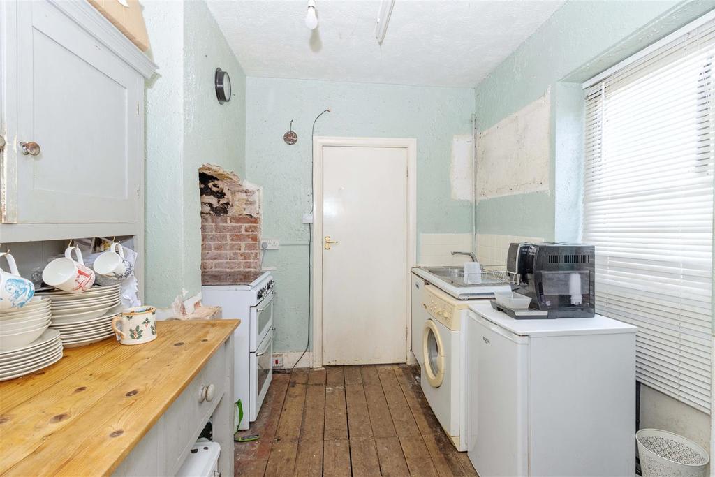 King Edward Avenue, Broadwater, Worthing 1 bed flat £225,000