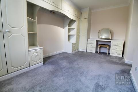 9 Tyas Road, London, E16 4JL