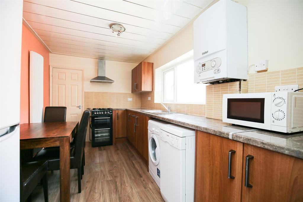 (£95pppw) Warwick Street, Heaton... 4 bed terraced house £1,647 pcm