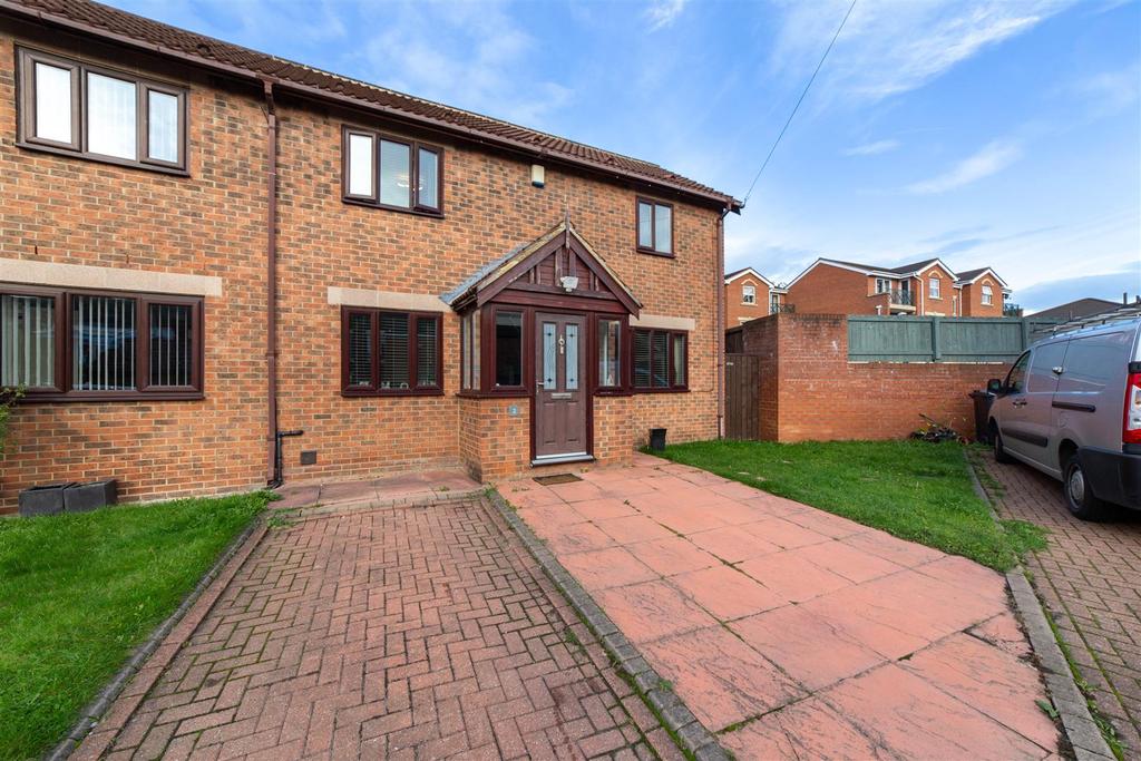 Oswin Court, Forest hall, Newcastle Upon Tyne 4 bed semidetached house