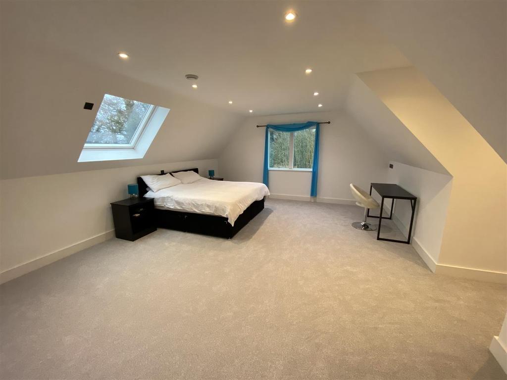 2nd floor principle bed.jpg